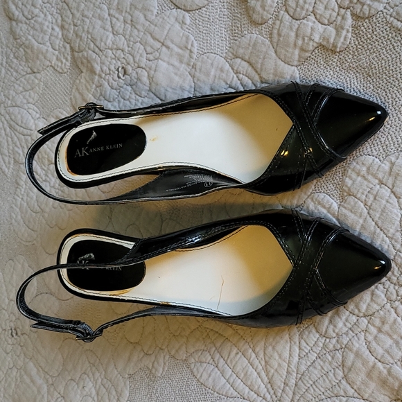 Anne Klein size 11 black slingbacks - Picture 2 of 5